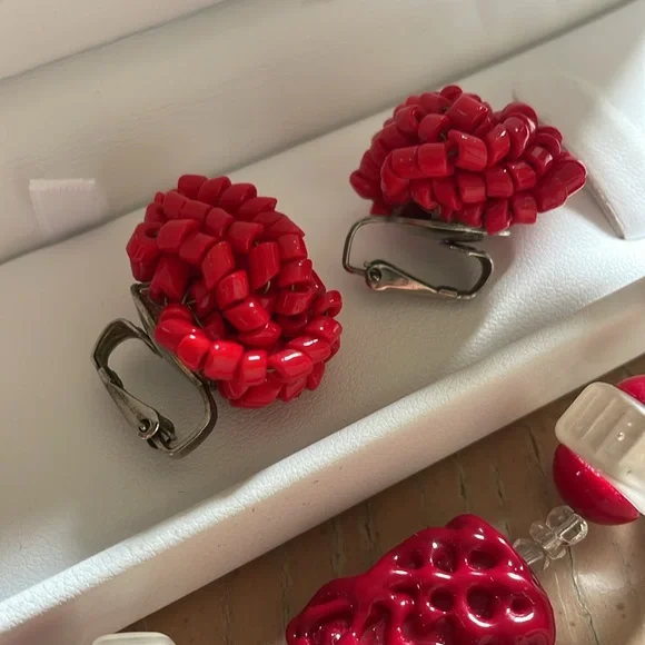 Glass beaded necklace and earrings - Picture 6 of 8